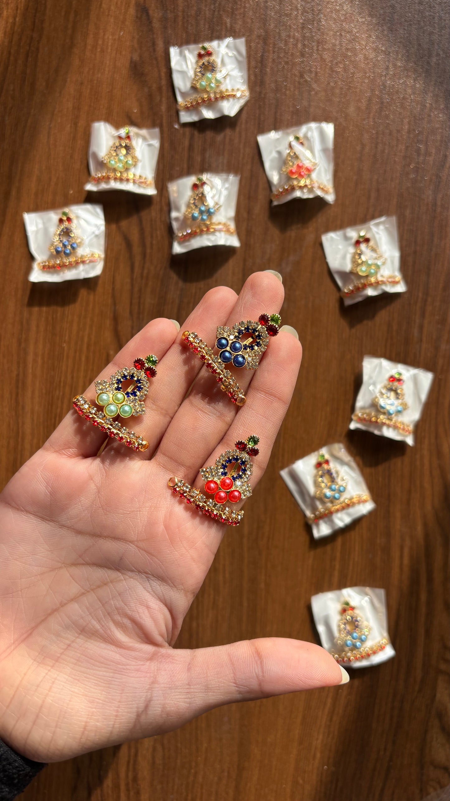 Madhav adjustable Mukut (Size 3,4,5,6) D 163