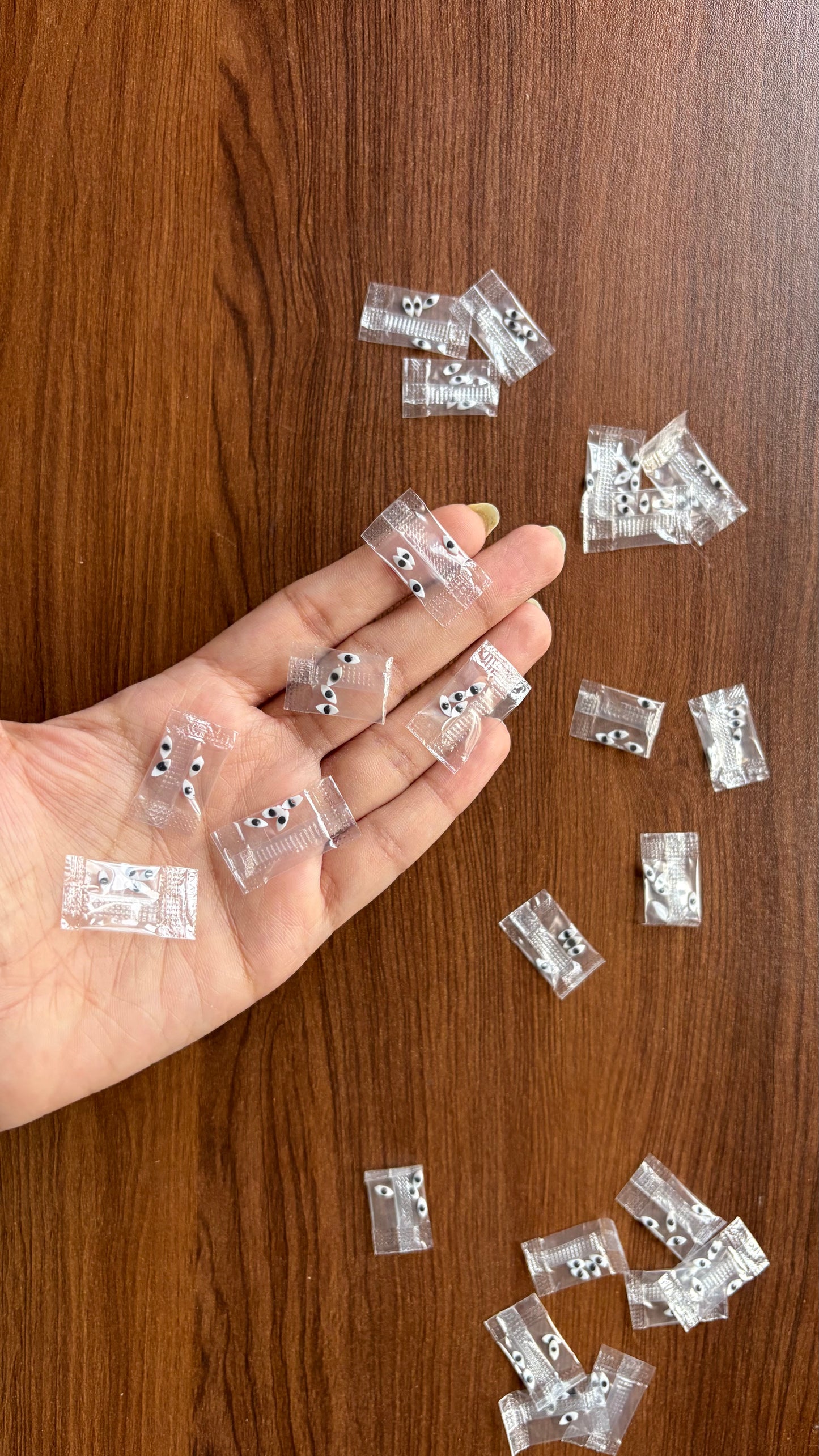 2 Pair of Eyes (Total 4 Eyes) Size 1