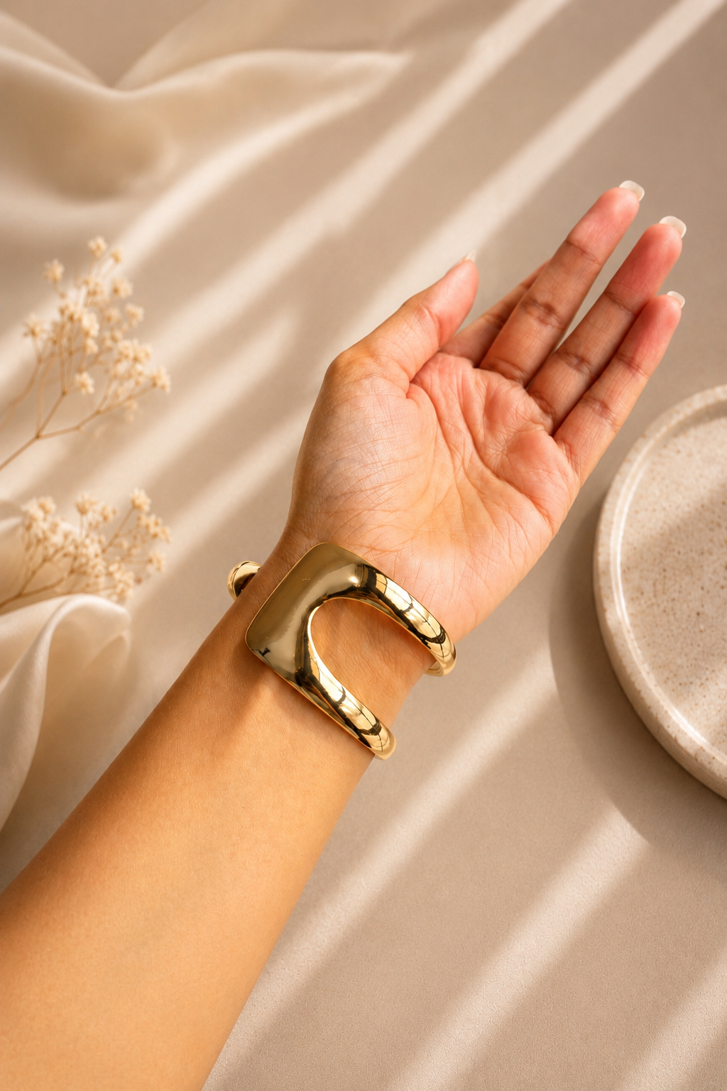 Sculpt Gold Open Cuff Bracelet⭐️ (Korean)