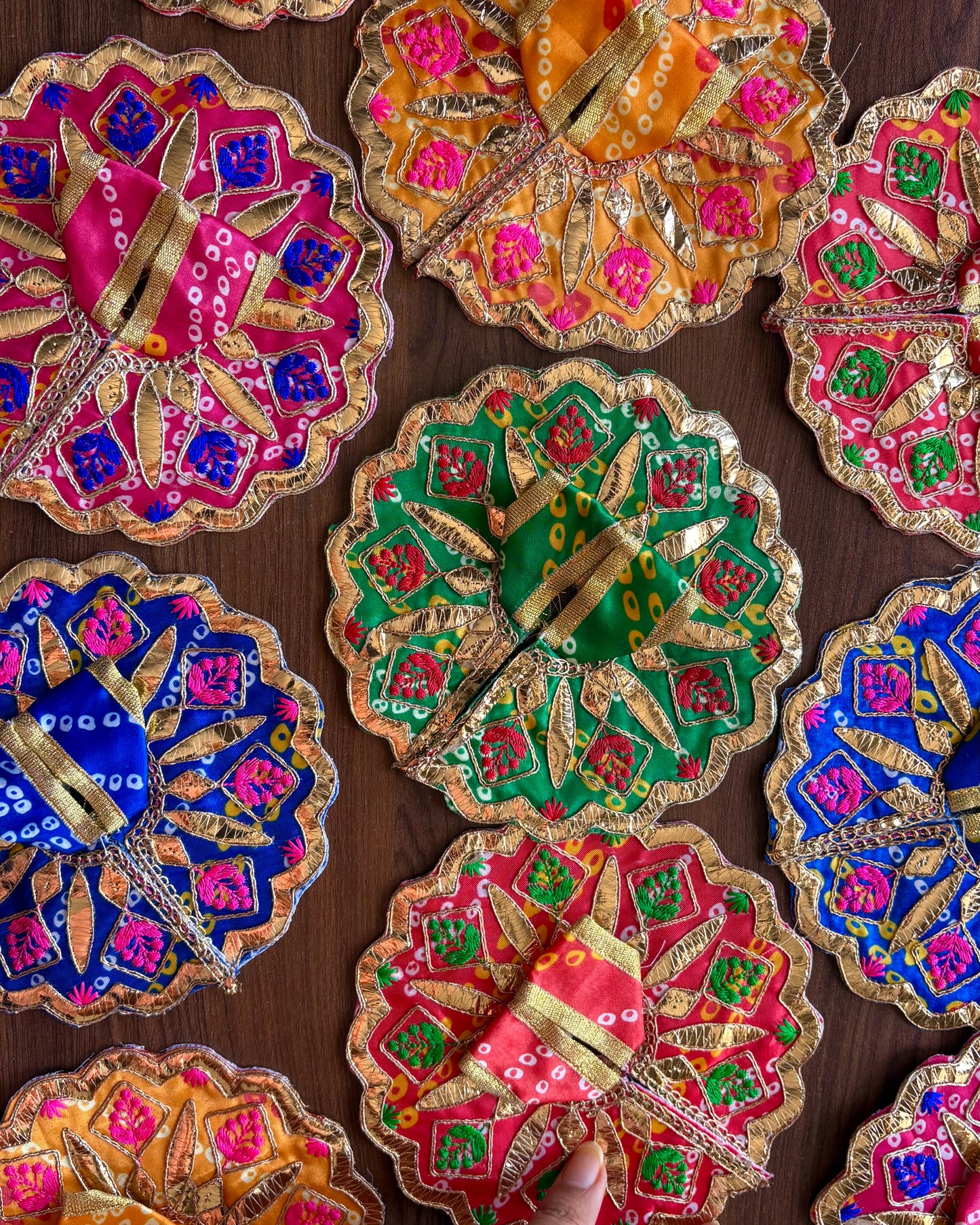 Surat Bandhej Poshak