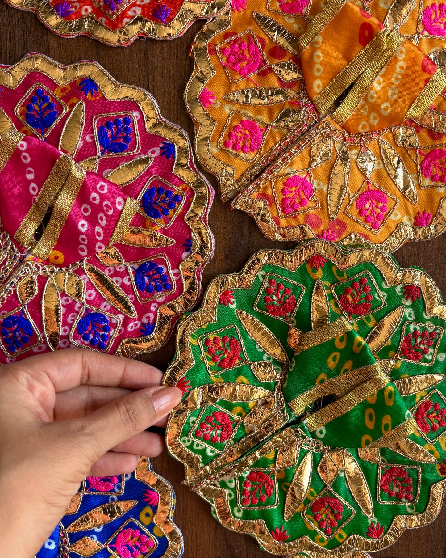 Surat Bandhej Poshak