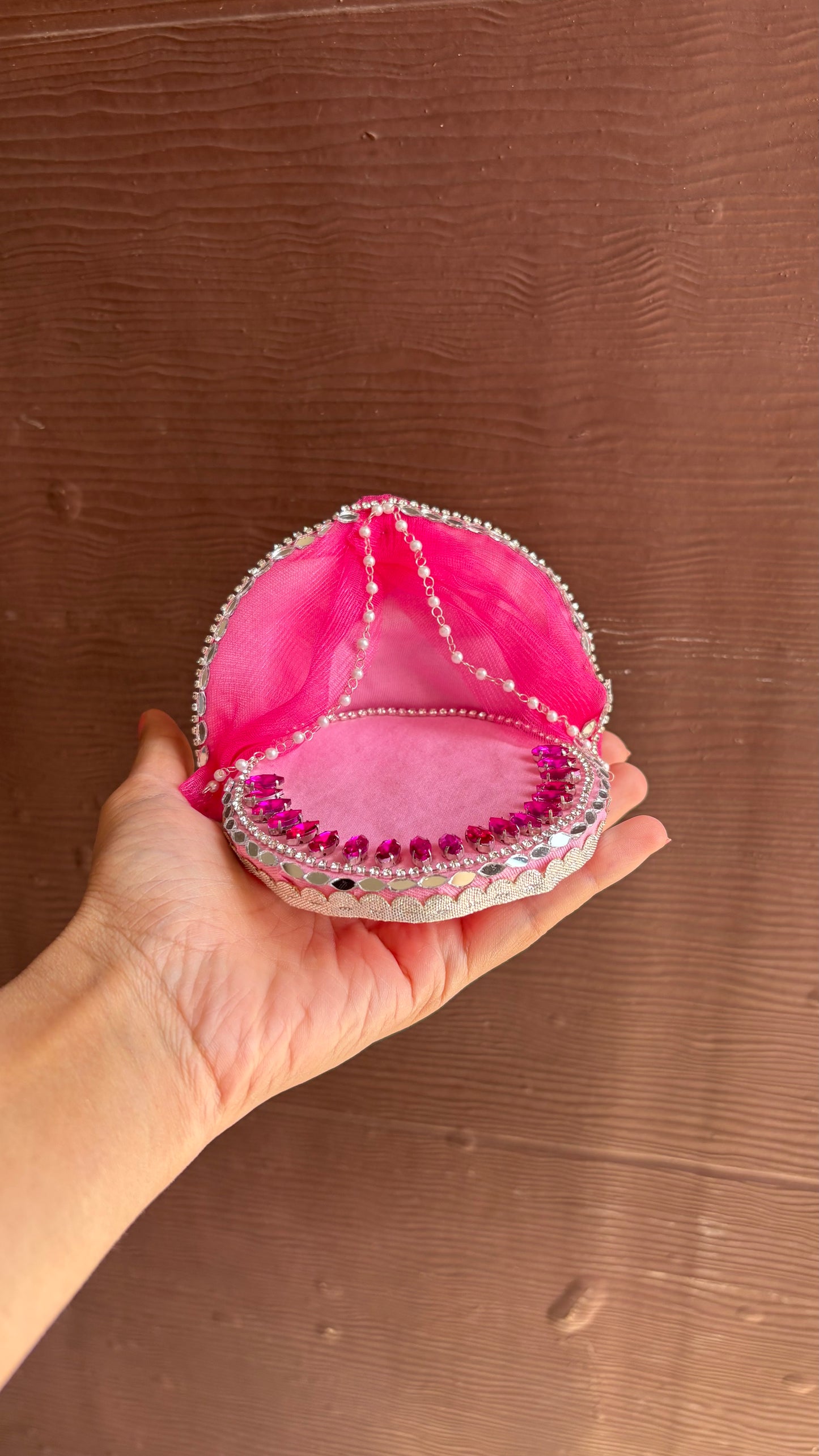 Gopu & Khushi ka Araam Kaksh Singhasan (Handcrafted) Last 2 pieces left