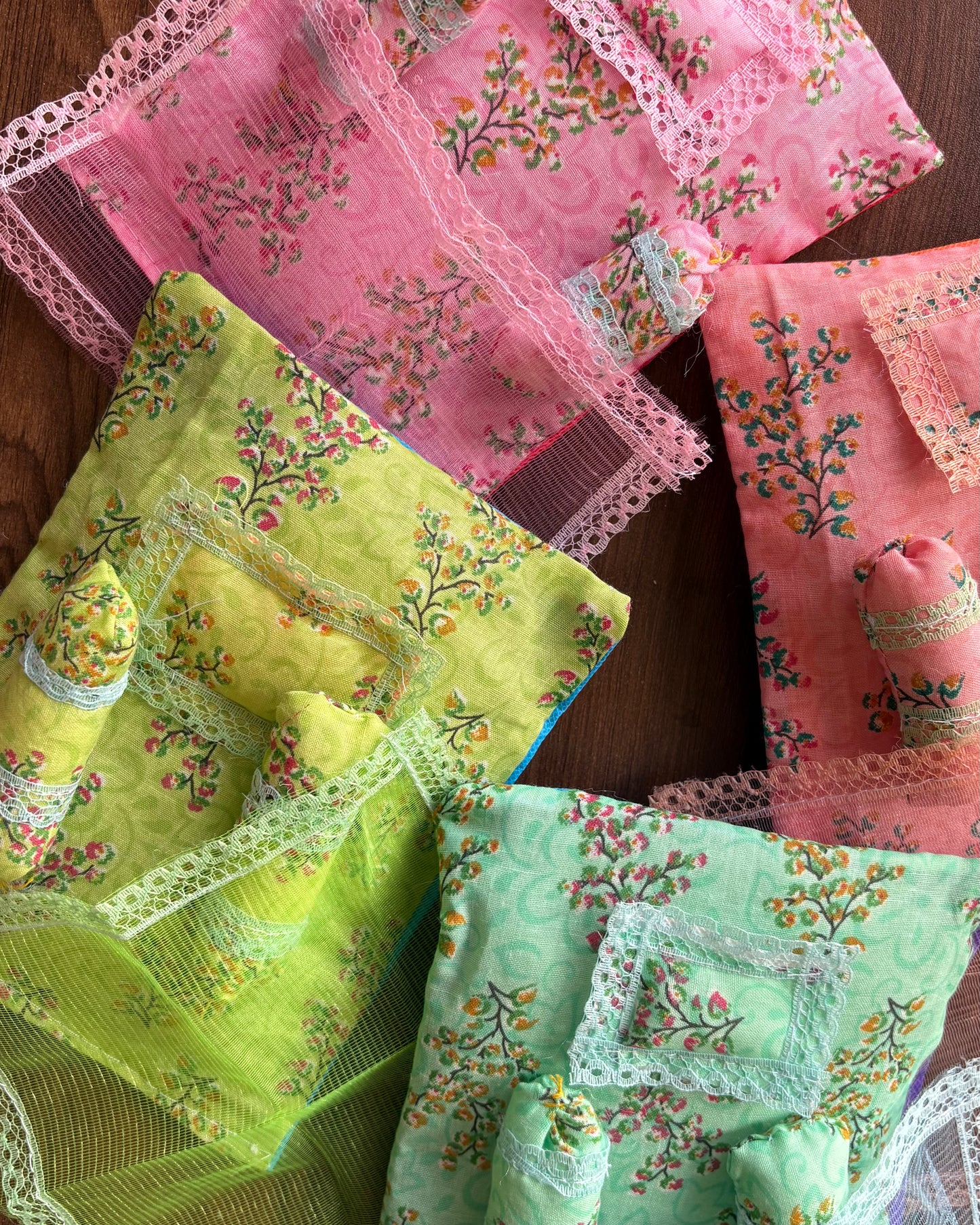 Summer Cotton Pastel Bistar (with Pillows & blanket)