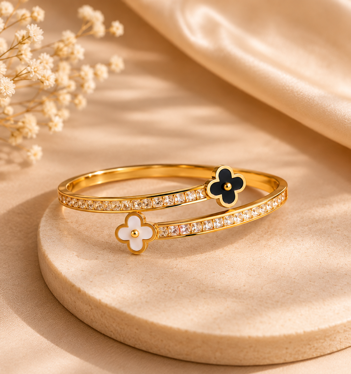 Clover Sparkle Cuff Gold Bracelet ⭐