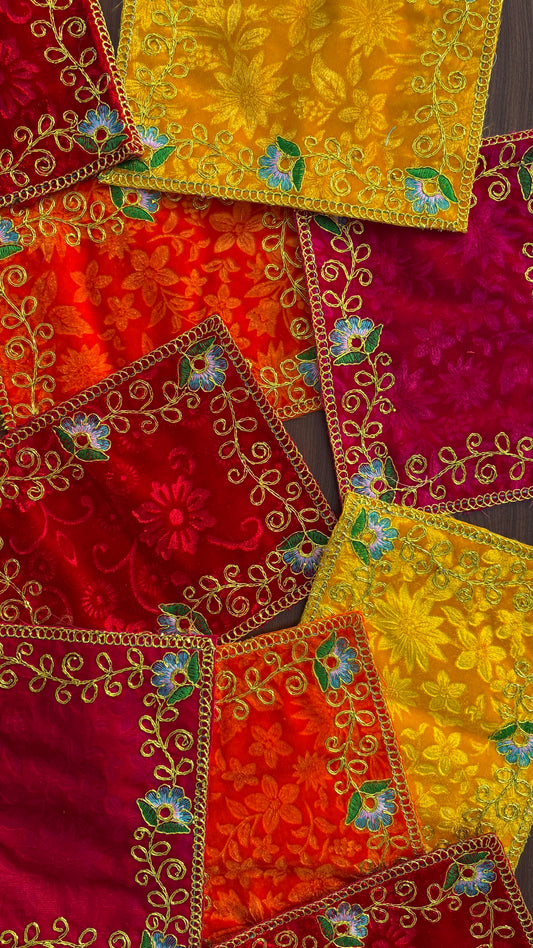 Laddu Gopal ko Baithane ke liye Aasan