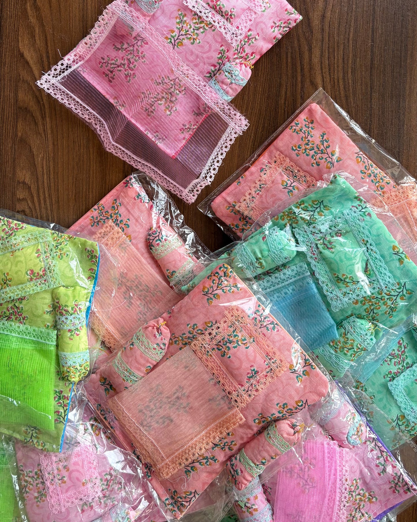 Summer Cotton Pastel Bistar (with Pillows & blanket)