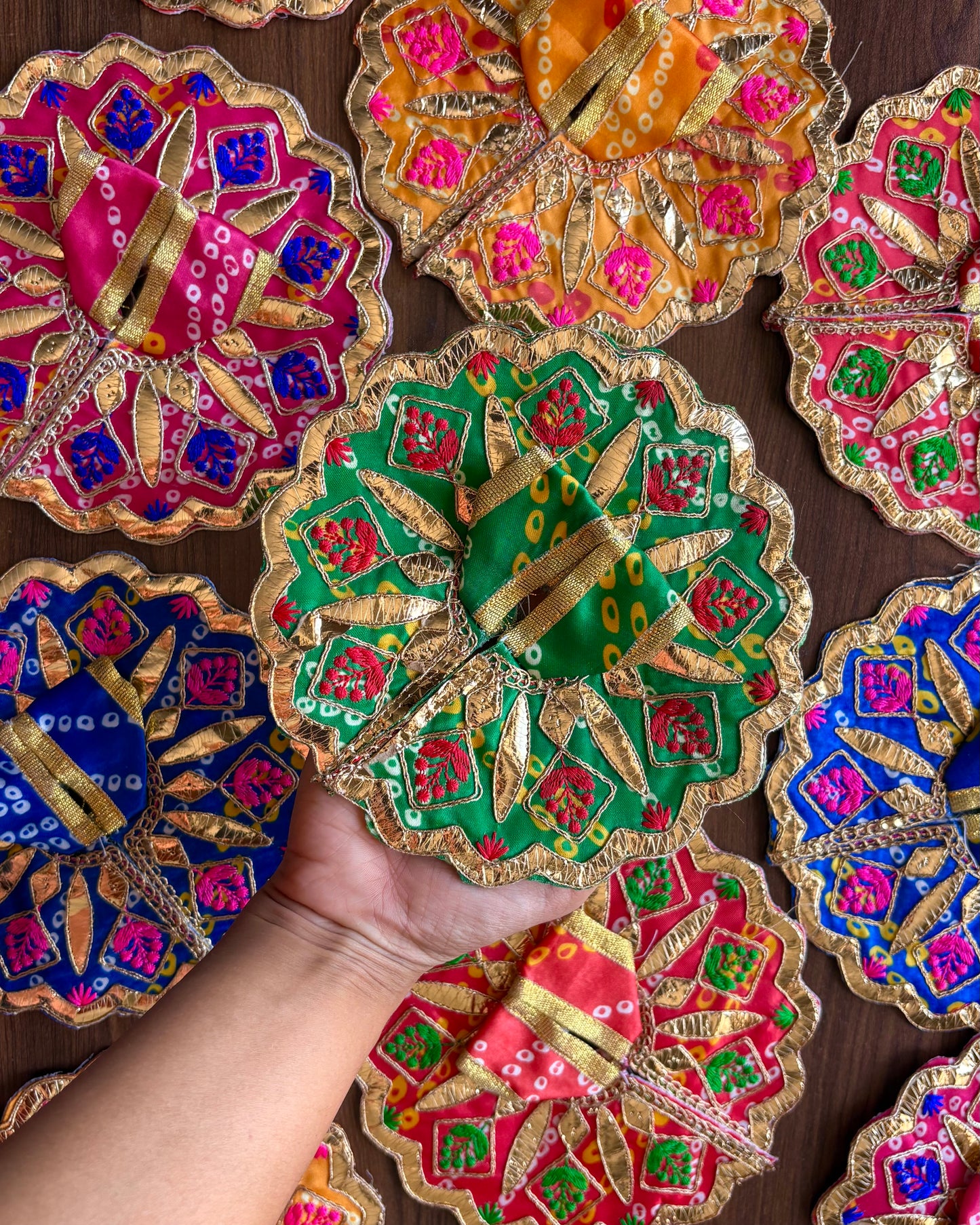Surat Bandhej Poshak