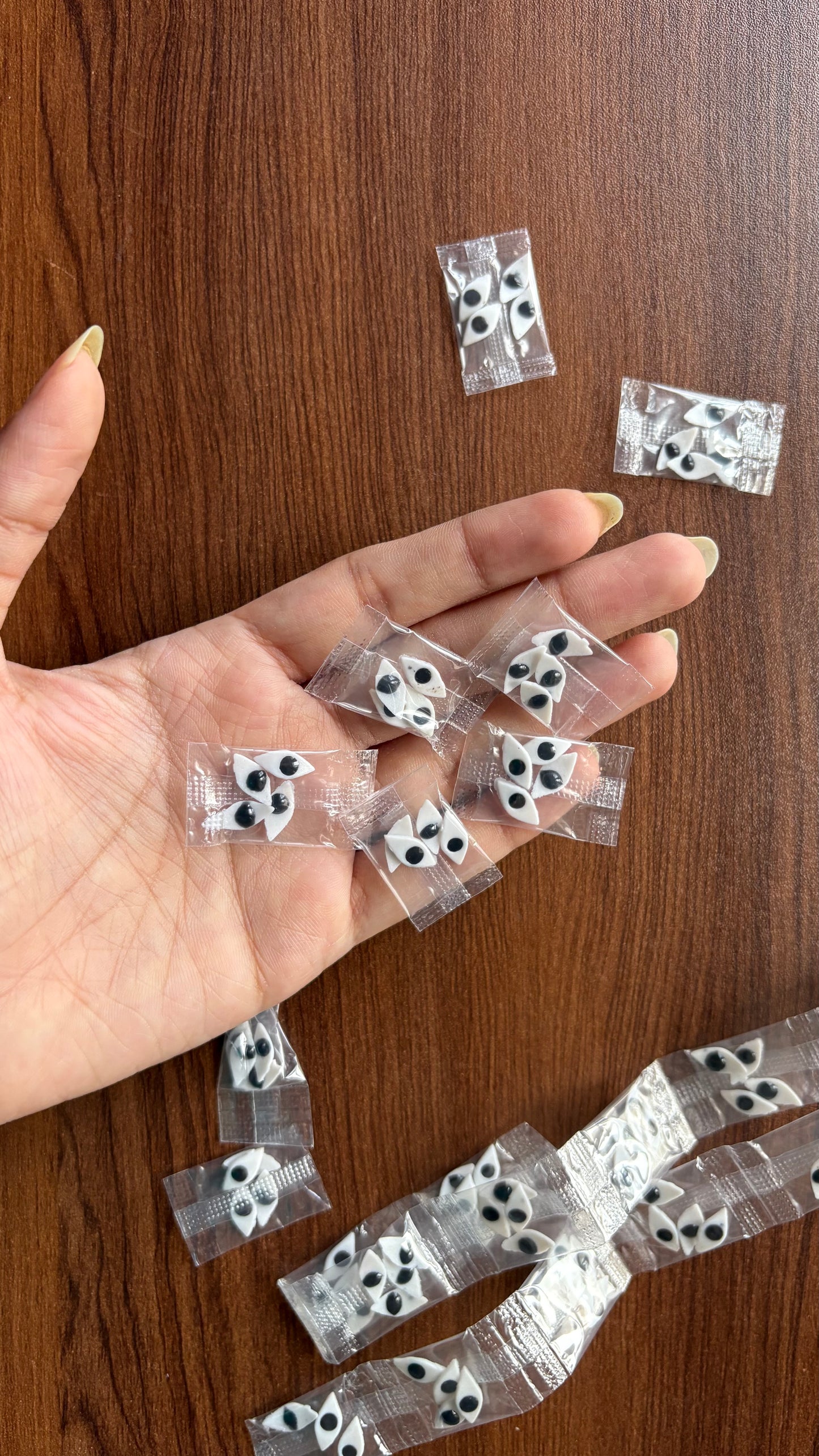 2 Pair of Eyes (Total 4 Eyes) Size 6