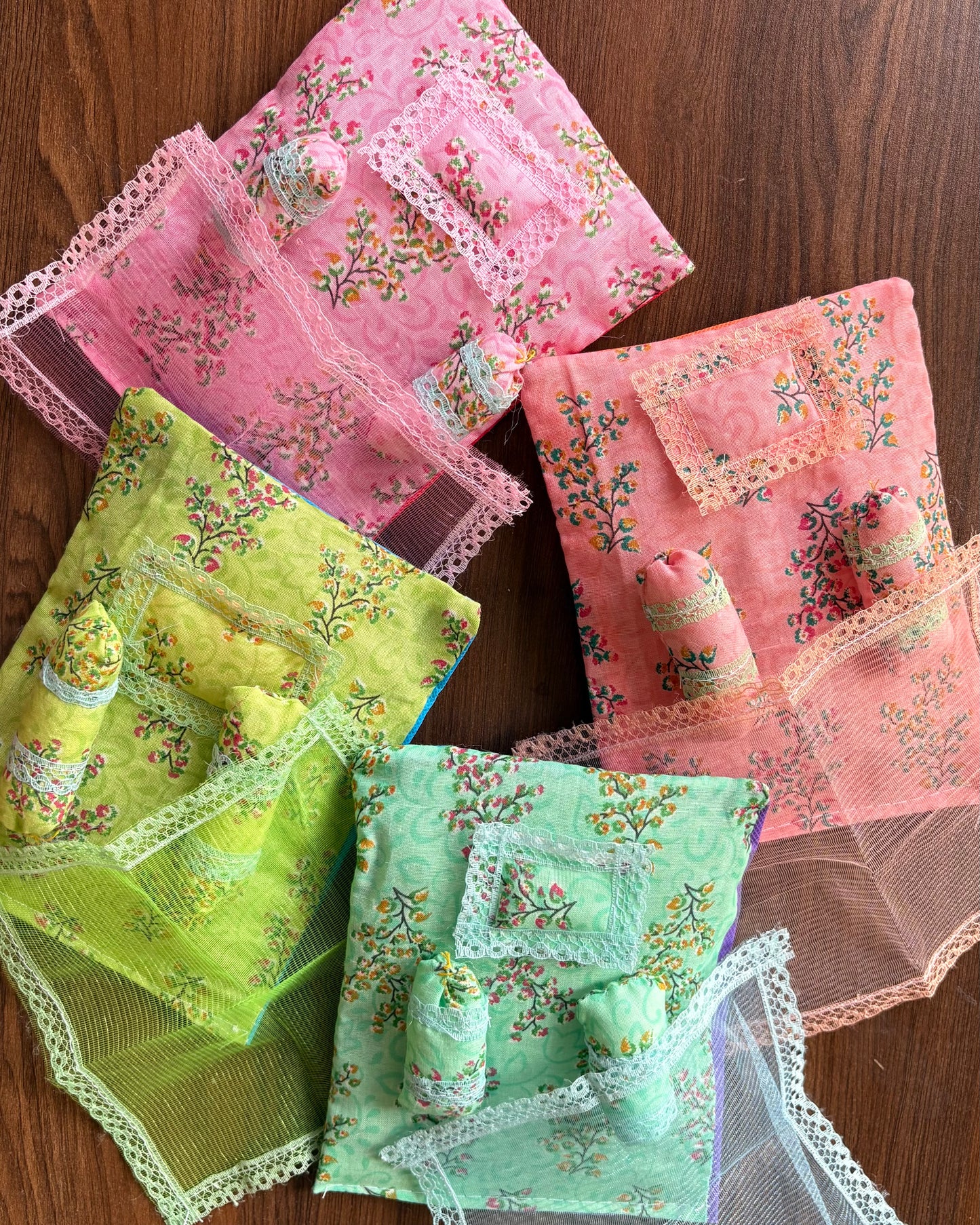 Summer Cotton Pastel Bistar (with Pillows & blanket)