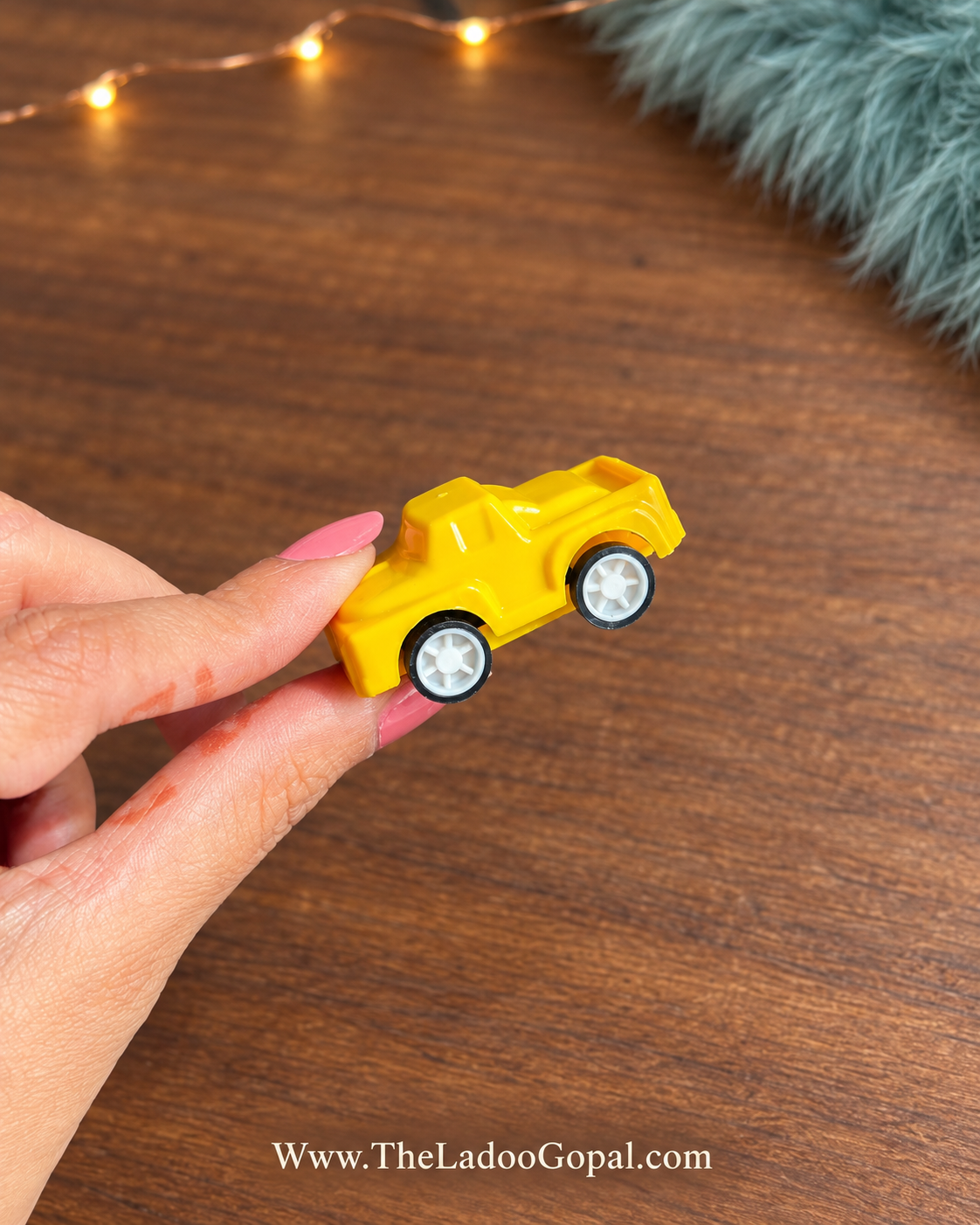 Laddu ki yellow car