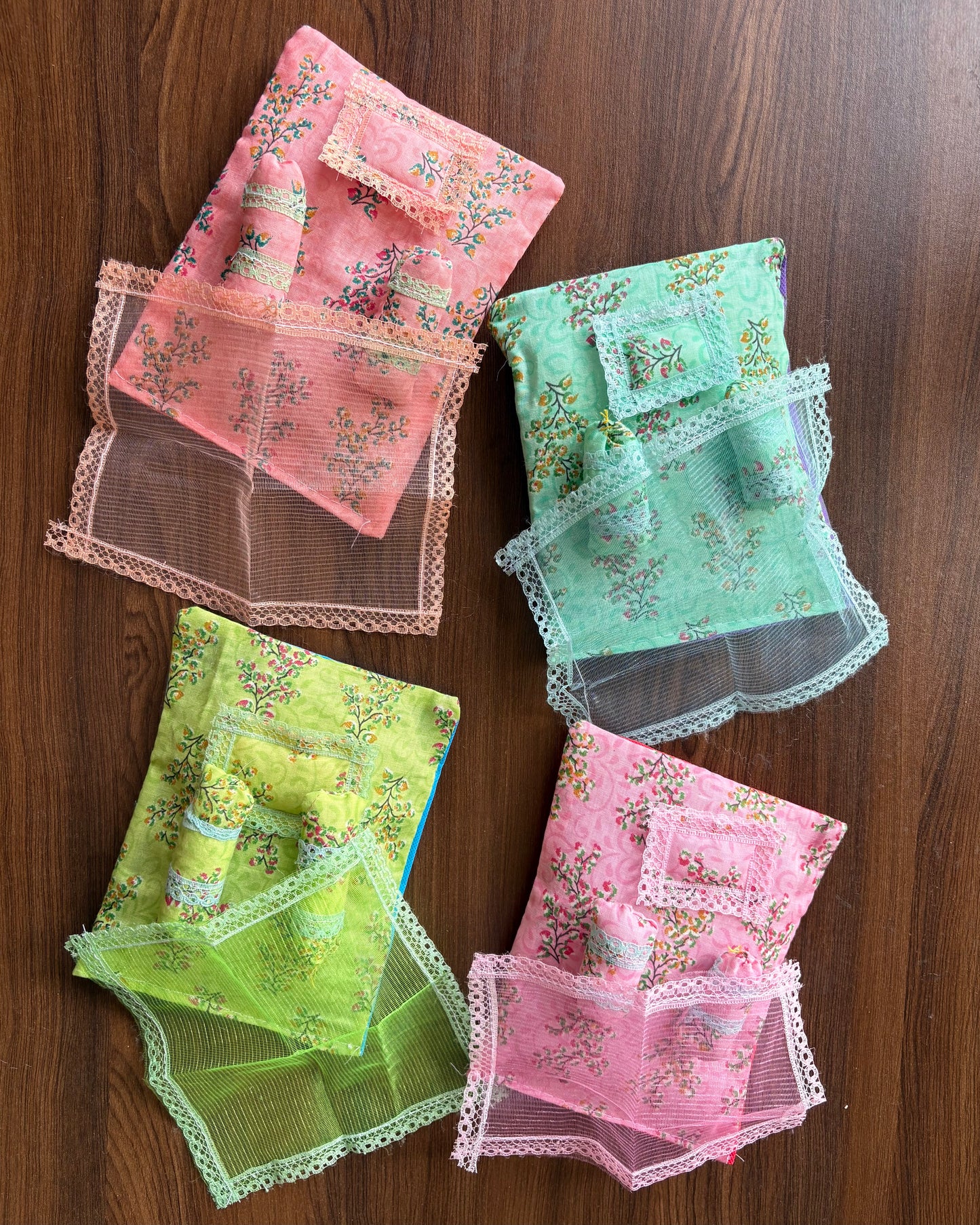 Summer Cotton Pastel Bistar (with Pillows & blanket)